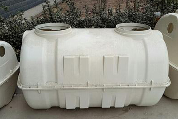 選擇一個好的玻璃鋼模壓化糞池廠家都有哪些標準 選擇一個好的玻璃鋼模壓化糞池廠家都有哪些標準